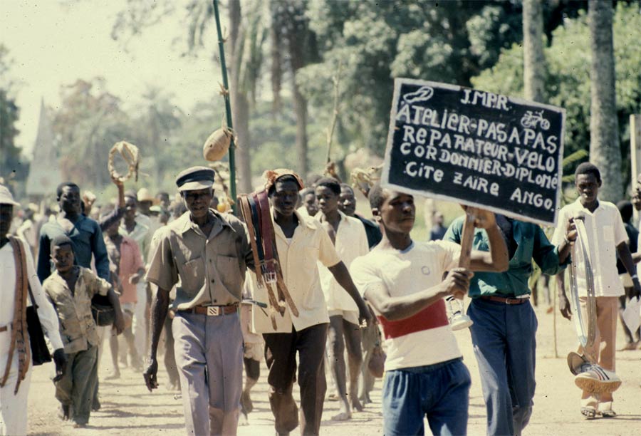 zaire08_angola_manif.jpg